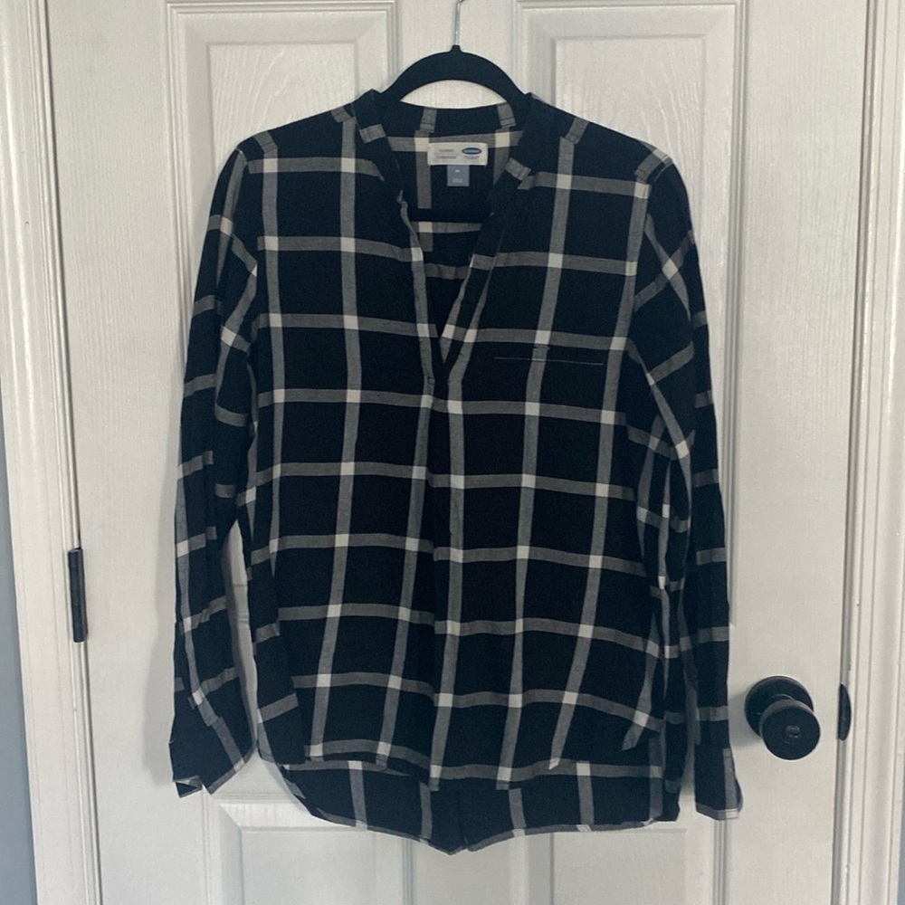 ⭐️4/$20⭐️ Split neck plaid shirt from Old Navy